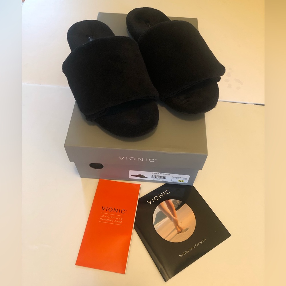 Vionic Dream Women’s supportive slipper